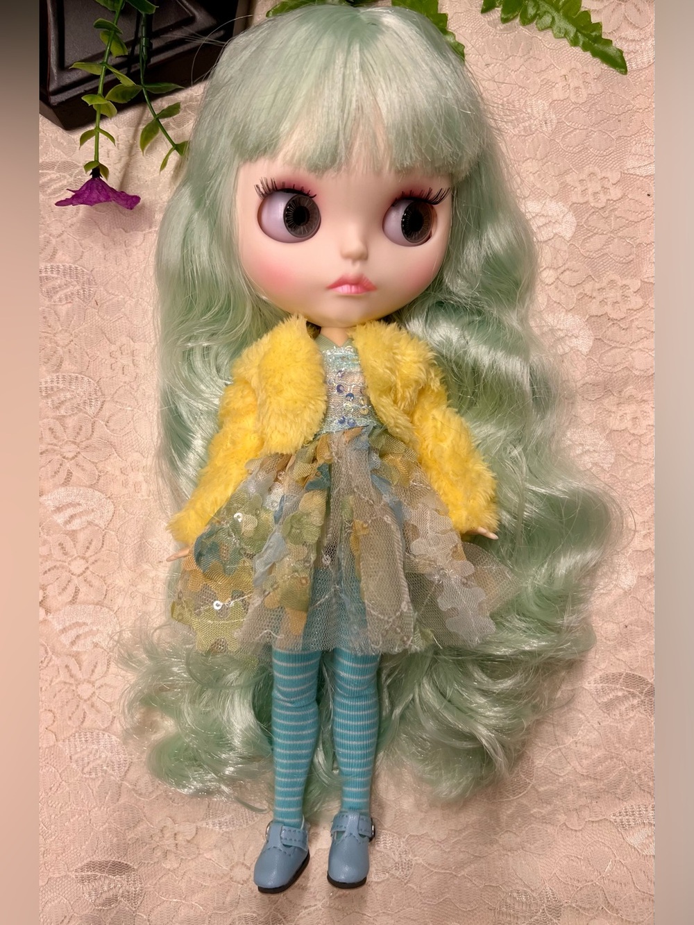 Customized Blythe Doll, Lime Green Hair, 12”, 30 cm, 1/6 scale, and Accessories - Picture 8 of 16